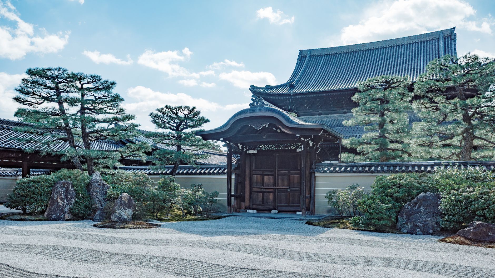 京都の歴史的景観と優雅な庭園